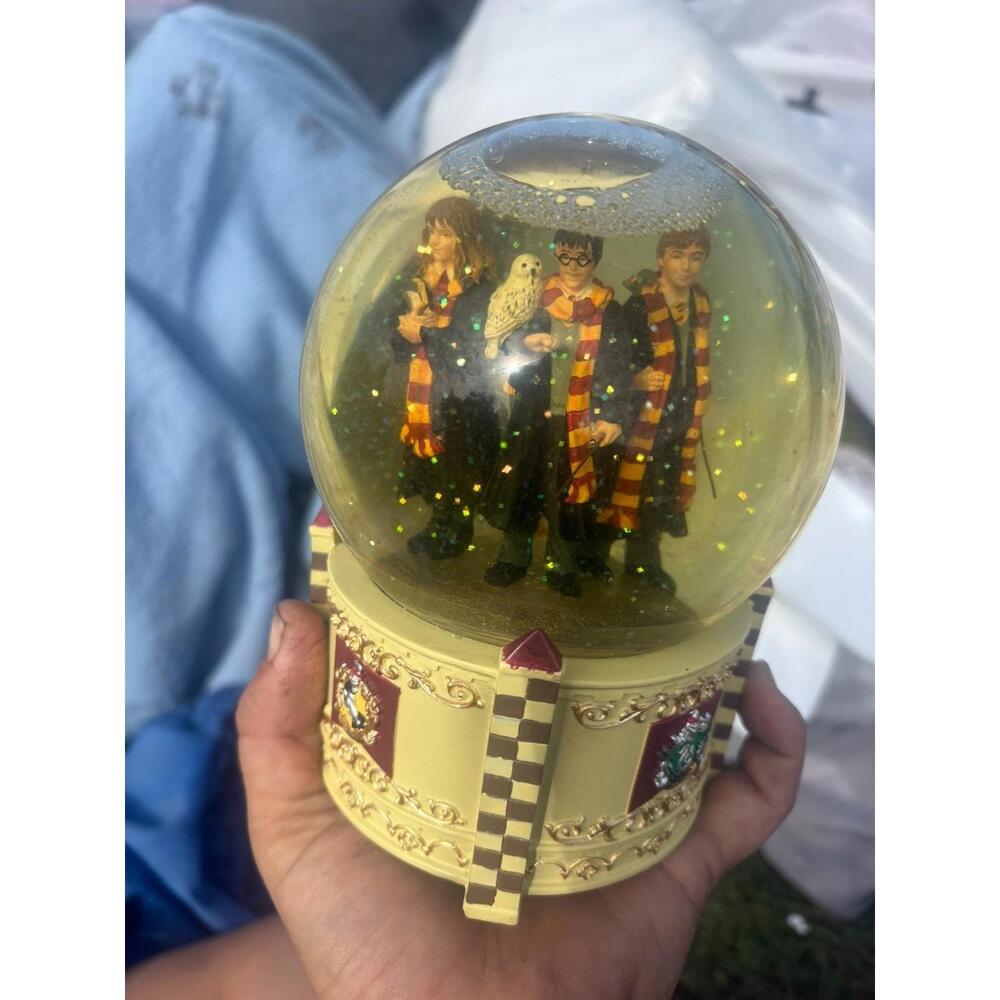 harry potter trio in robes snow globe plays hedwigs theme New Working In Box